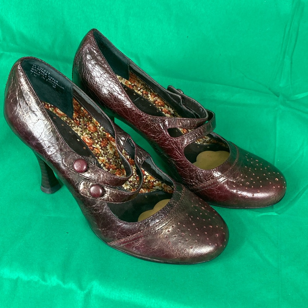 Kenzie maroon leather strappy pumps. Size 7
